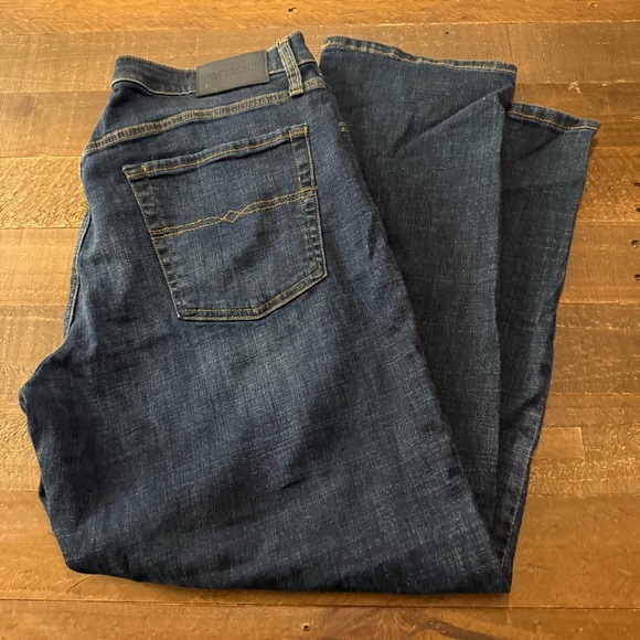 221 Lucky Brand Blue Straight Jeans Classic Style 30” inseam - Picture 1 of 7